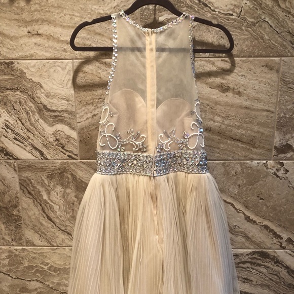 Champagne homecoming dress - Picture 2 of 7